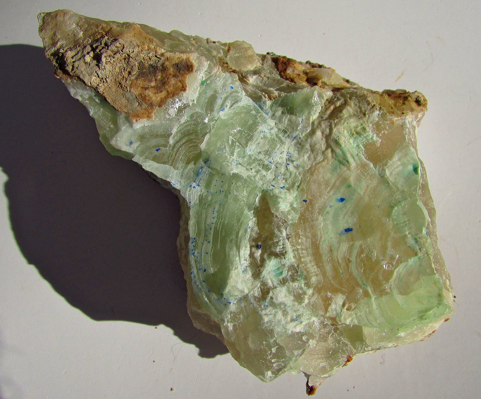 Calcita (variedad niquelífera) y Azurita.
6'3 x 5'9 cm.
(Autor: Jordi Franco)