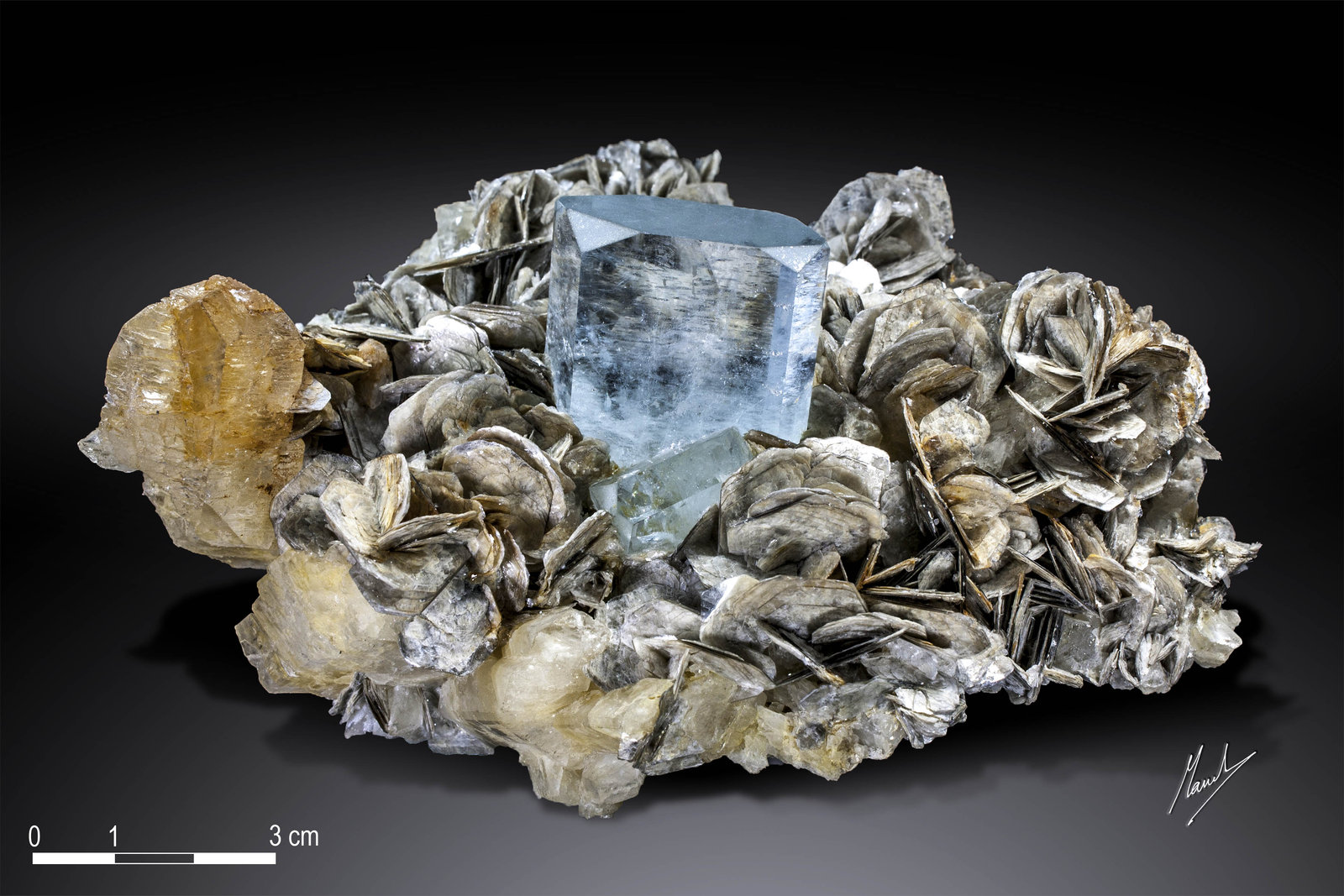 Berilo (variedad aguamarina), Microclina y Moscovita
142 x 114 mm
(Autor: Manuel Mesa)