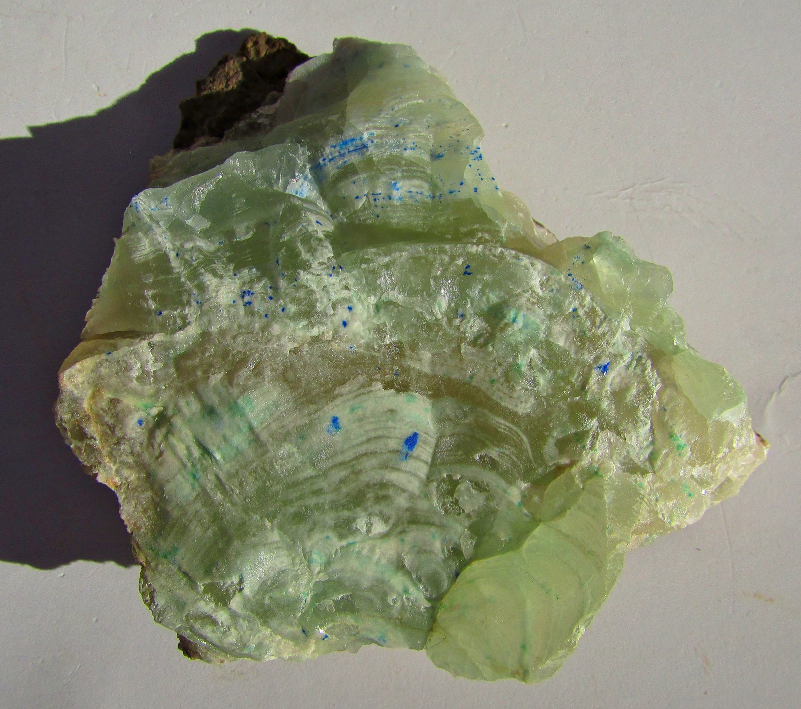 Calcita (variedad niquelífera) y Azurita.
5'4 x 5'2 cm.
(Autor: Jordi Franco)