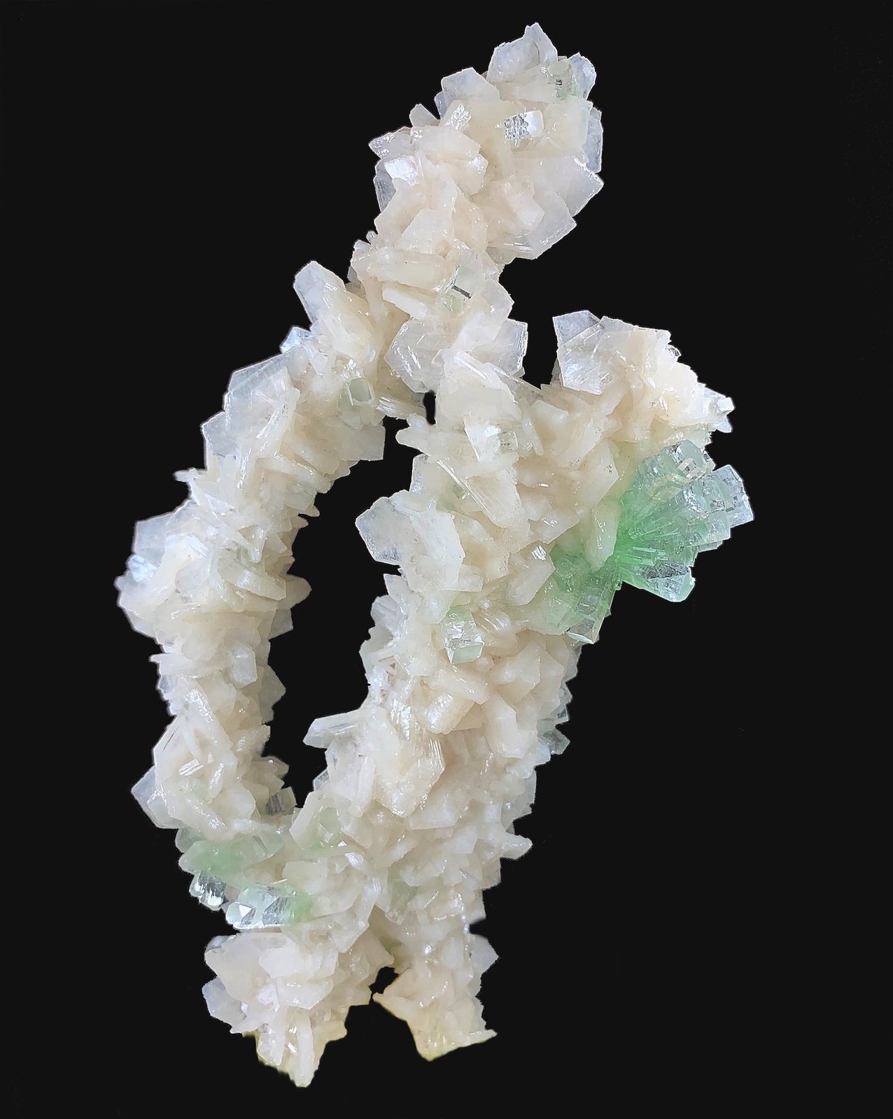 Fluorapophyllita-K (apofilita), Stilbita-Ca (estilbita)
17,1 x 11,0 cm.
(Autor: Xavier bordas)