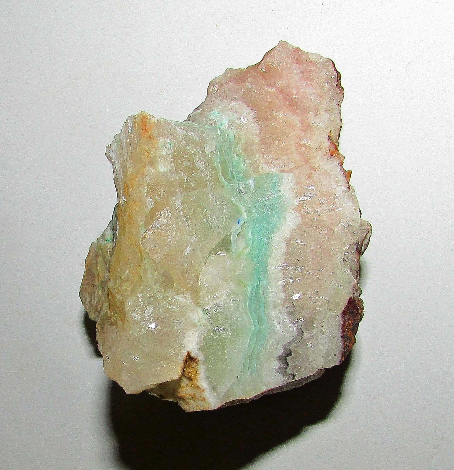 Calcita (variedades cobaltífera y niquelífera).
6'2 x 4'1 cm.
(Autor: Jordi Franco)