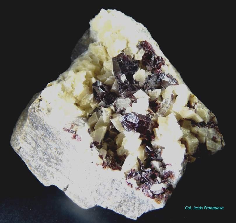 Cinabrio y Dolomita.
65x60 mm.
(Autor: Jesus Franquesa Baucells)