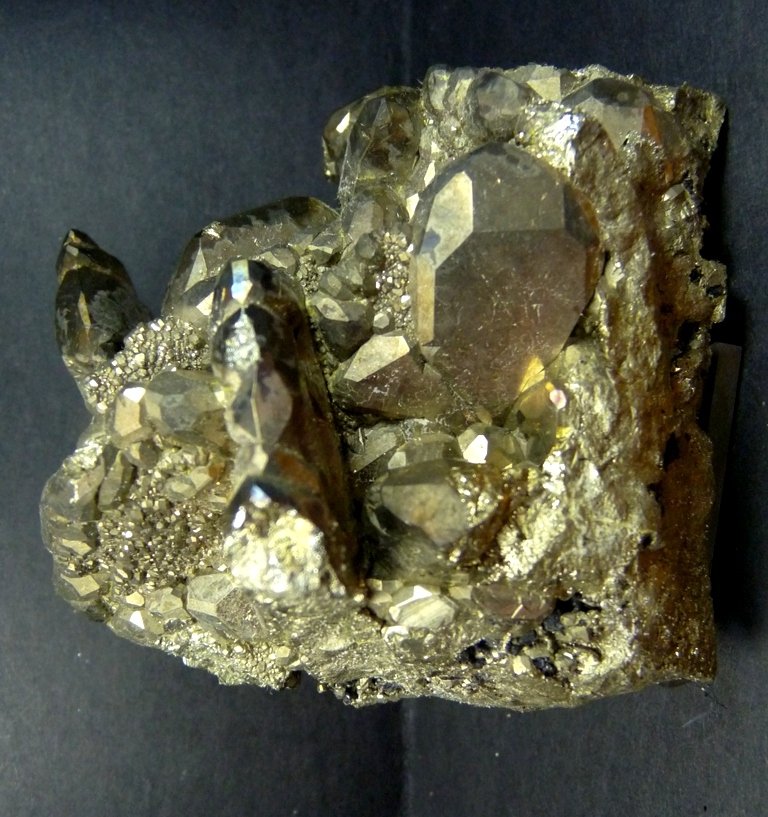 Pirita.
90x80 mm.
(Autor: Jesus Franquesa Baucells)