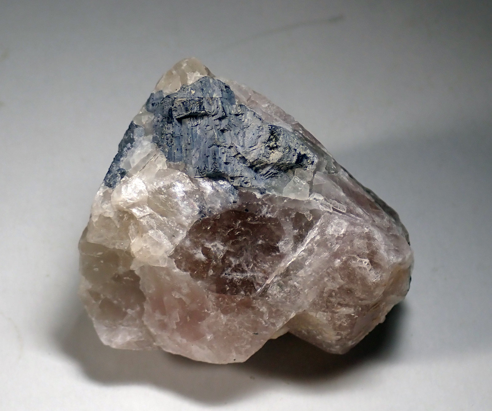 Galena, Fluorita
Medida: 5,0 x 4,0 x 3,5 cms
(Autor: Joan Martinez Bruguera)