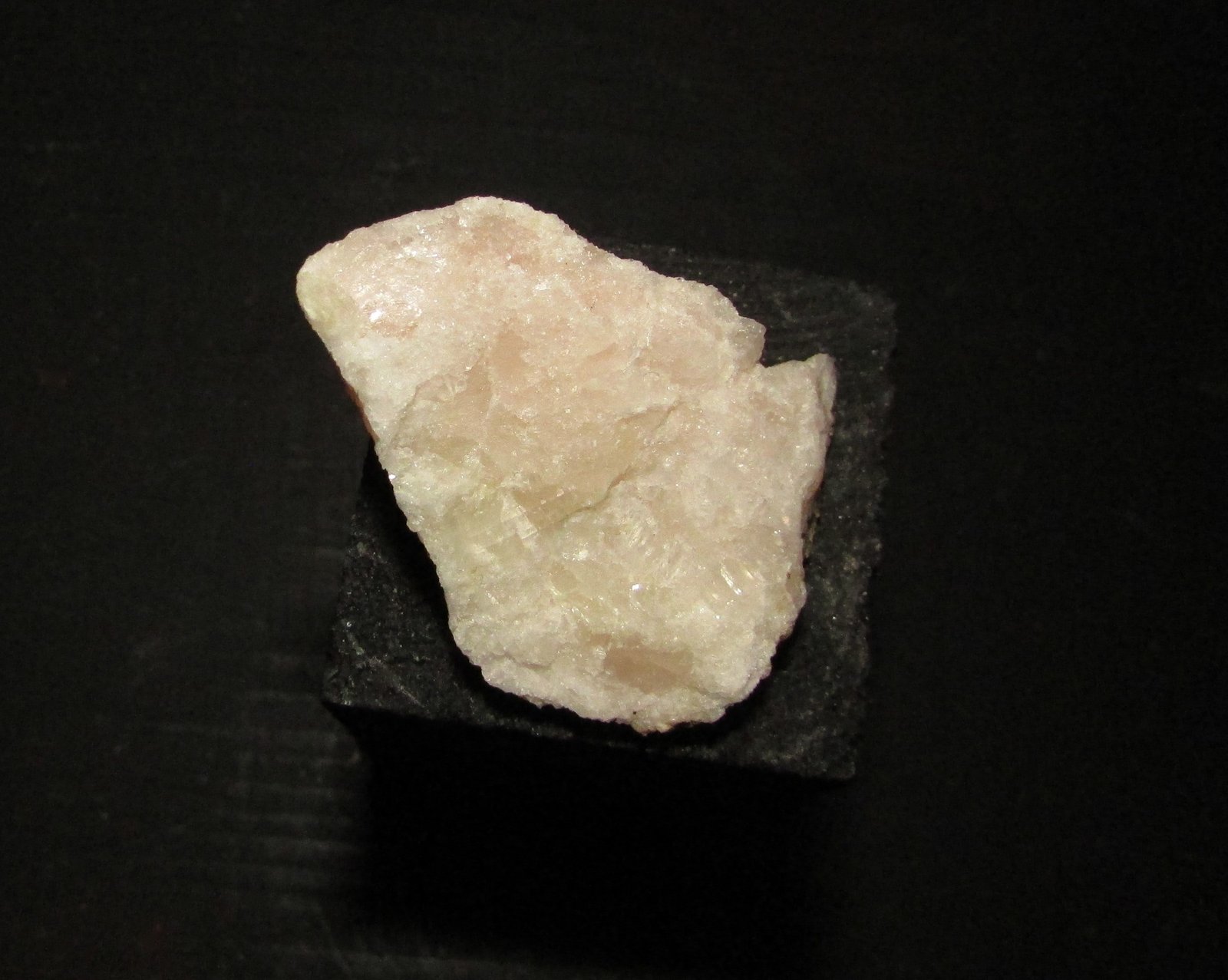 Calcita (variedad calcita manganesífera)
4 x 3 cm.
(Autor: Jordi Franco)