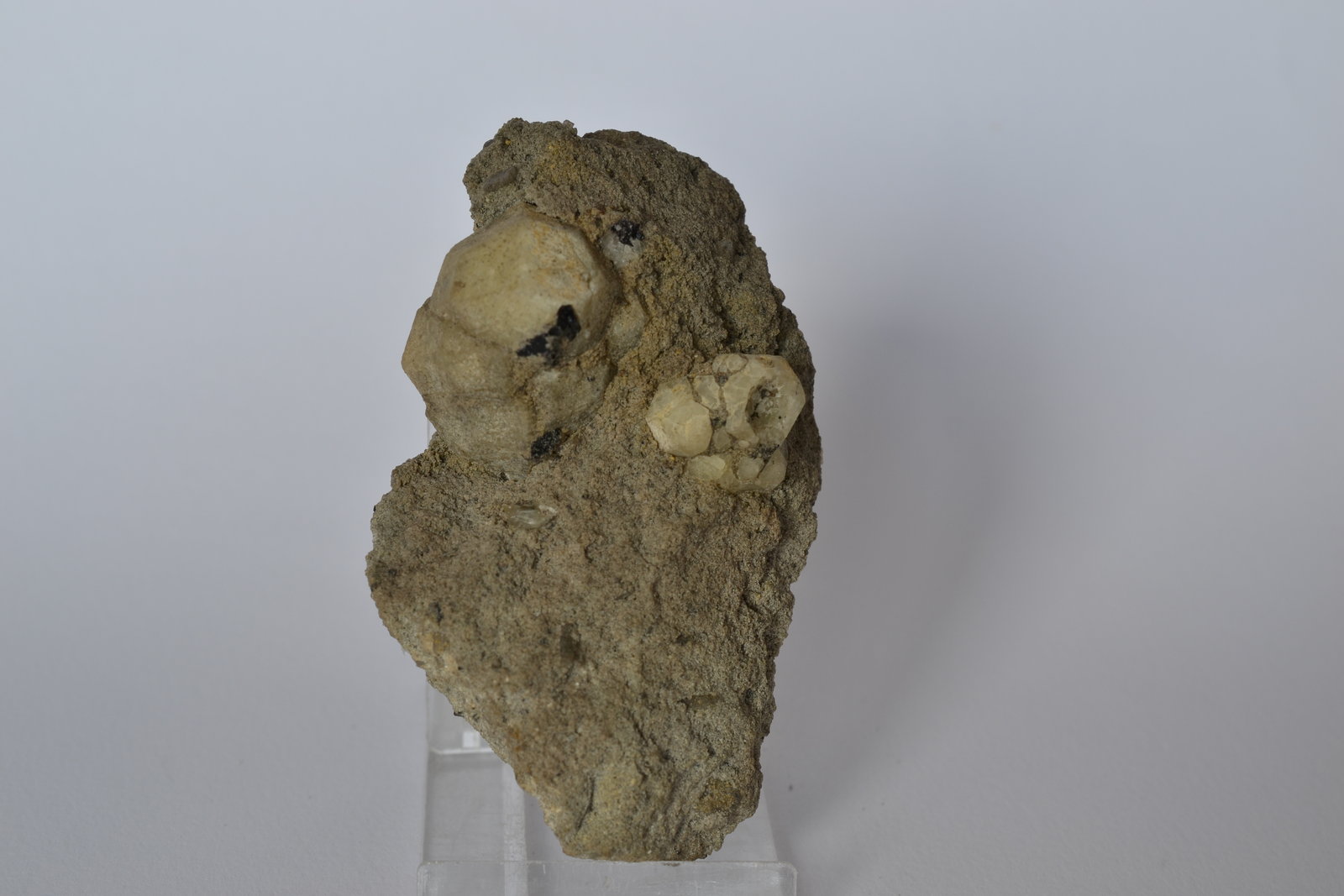Leucita
8,5 x 5,5 x 3,5 cm
(Autor: Raúl S. Llorente)