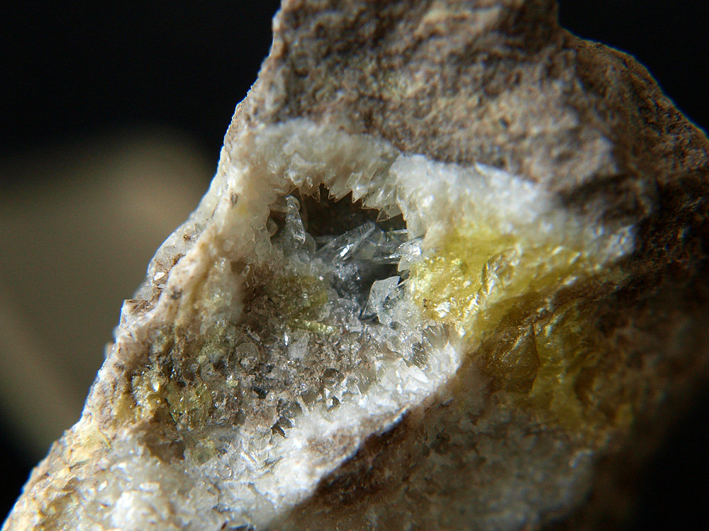 Celestina y Azufre
4.5 x 4 cm
(Autor: Pedro Antonio)