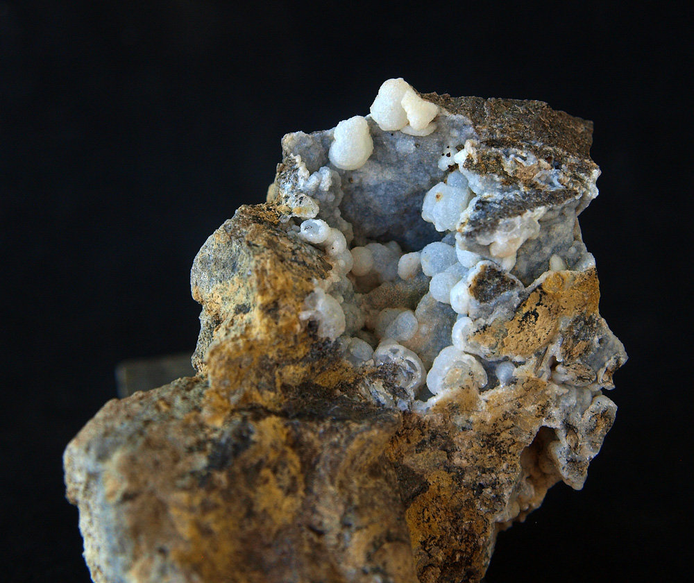 Cuarzo (variedad calcedonia) y clinoptilolita
6 x 6 cm
(Autor: Pedro Antonio)