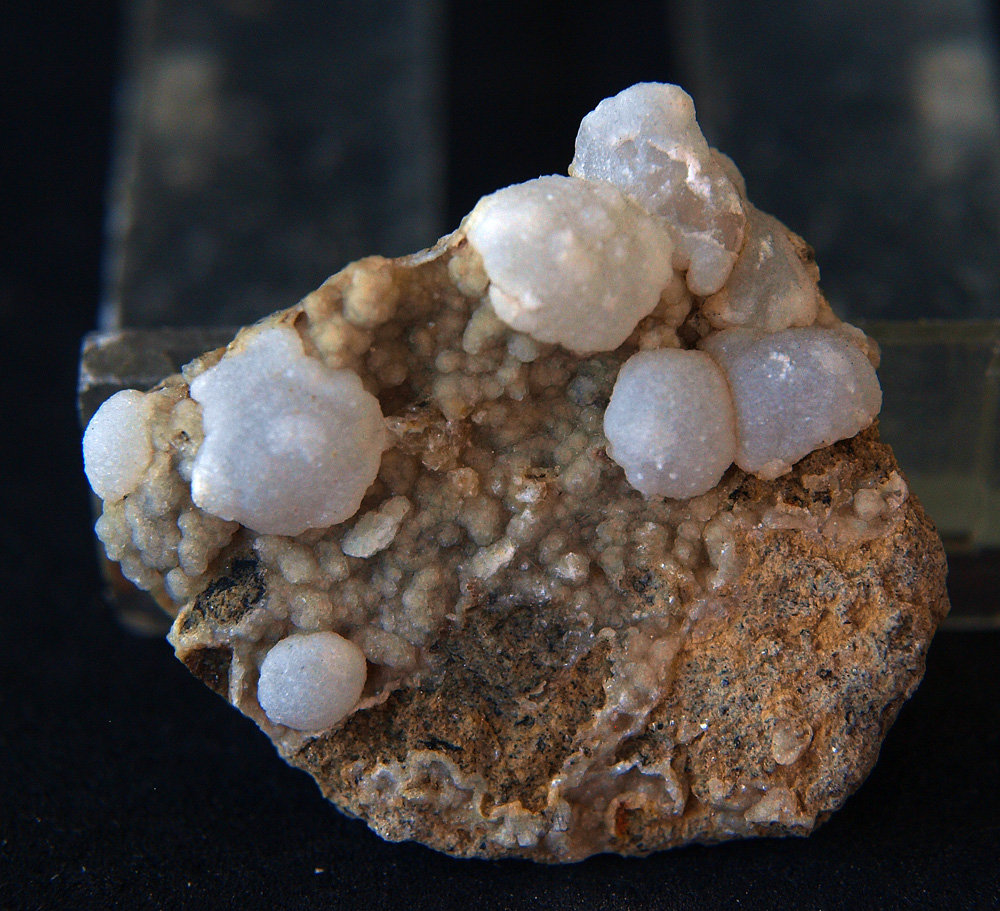 Cuarzo (variedad calcedonia) y clinoptilolita
3 x 3 cm
(Autor: Pedro Antonio)