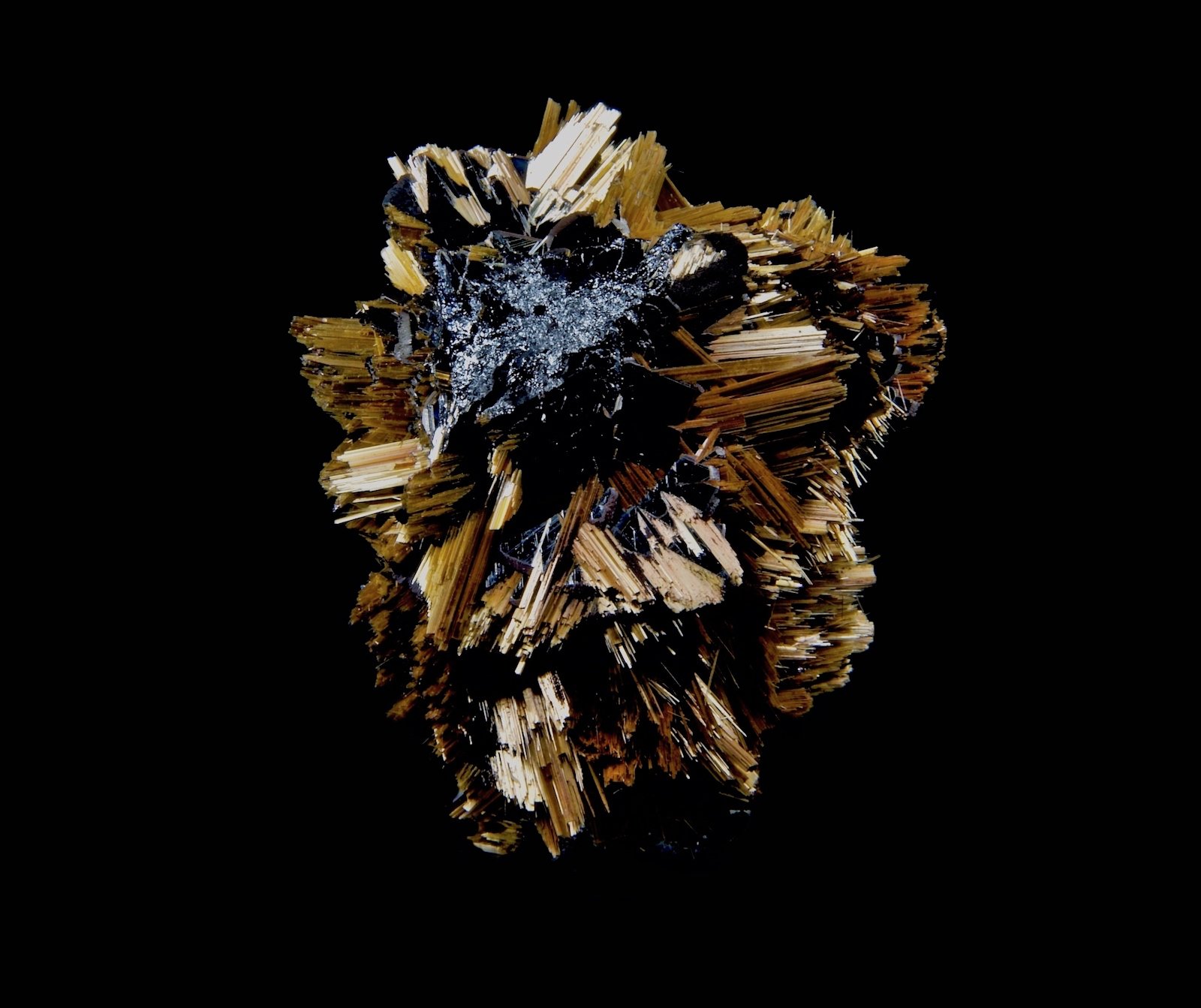 Rutilo, Hematites
6,1 X 5,0 cm.
(Autor: Xavier bordas)