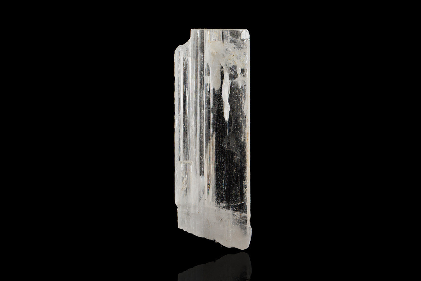 Hambergita
7.5 x 3 x 1 cm
(Autor: Museo MIM)