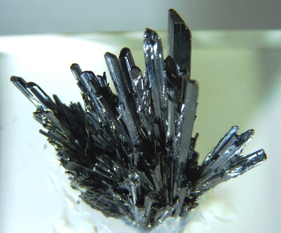 Estibnita (estibina)
35x30 mm
(Autor: Jesus Franquesa Baucells)