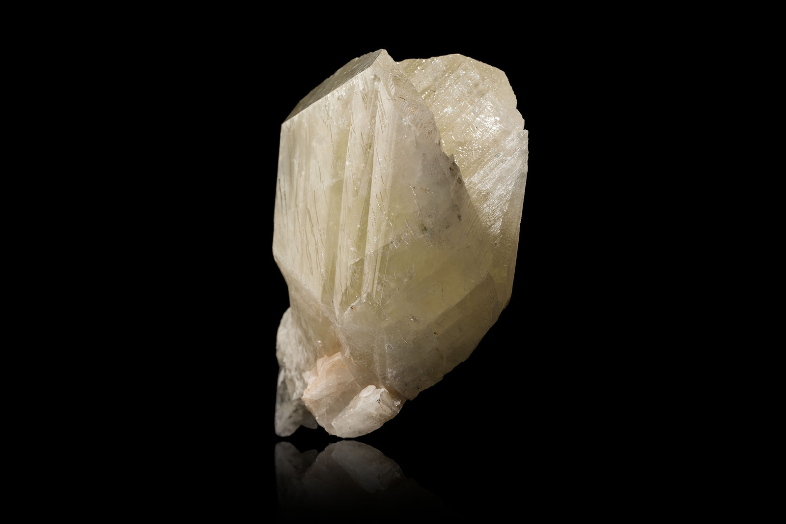 Montebrasita
10 x 10 x 16 cm
(Autor: Museo MIM)