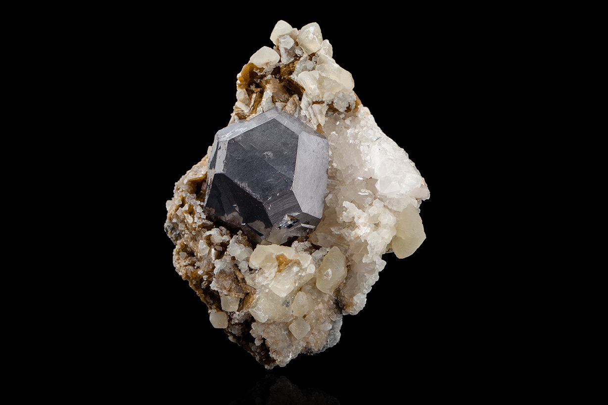Galena con Calcita y Siderita
9 x 7 x 4 cm
(Autor: Museo MIM)