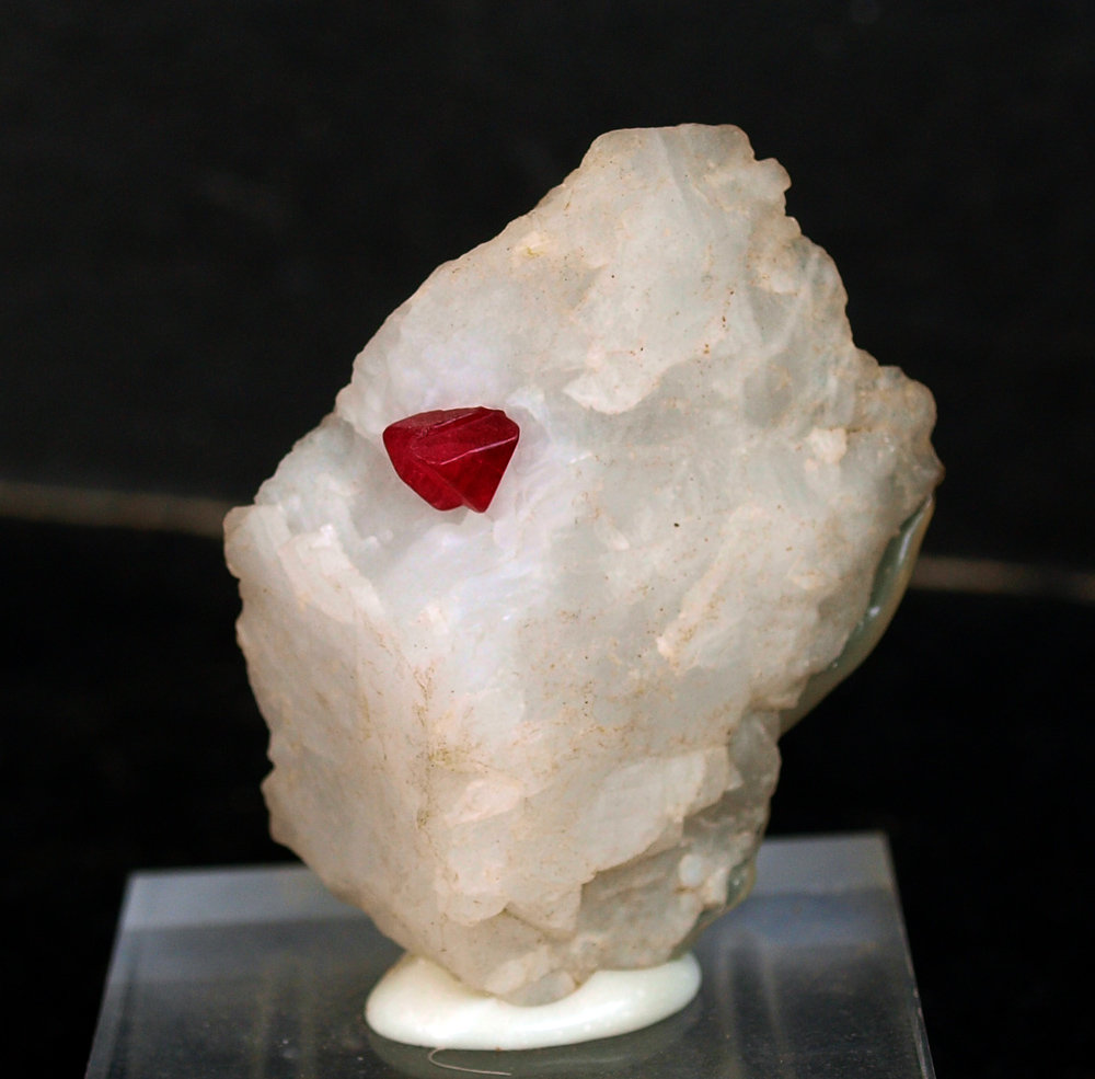 Espinela
4 x 3.5 cm
(Autor: Pedro Antonio)