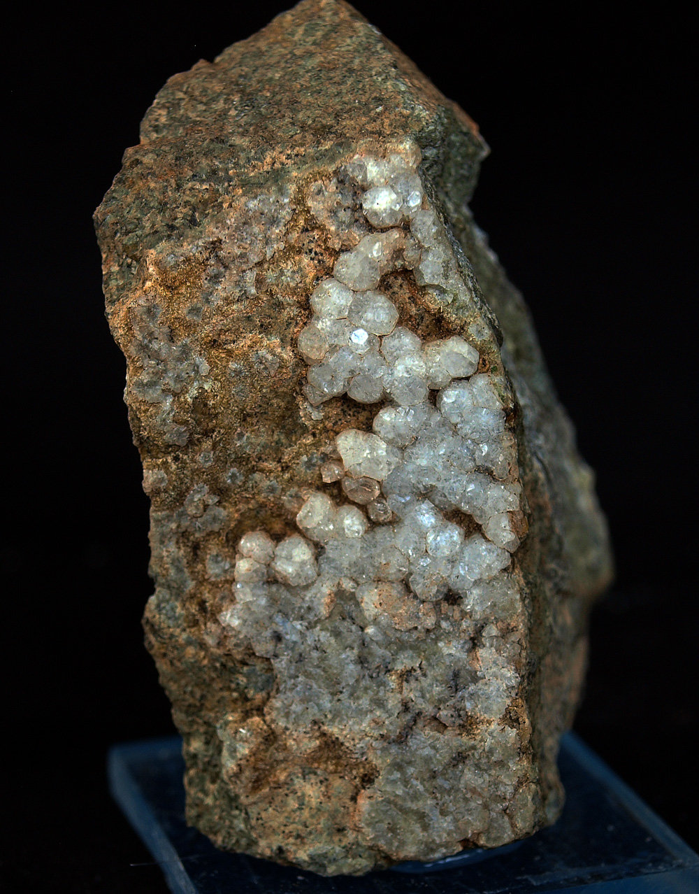 Analcima
6 x 2.5 cm
(Autor: Pedro Antonio)