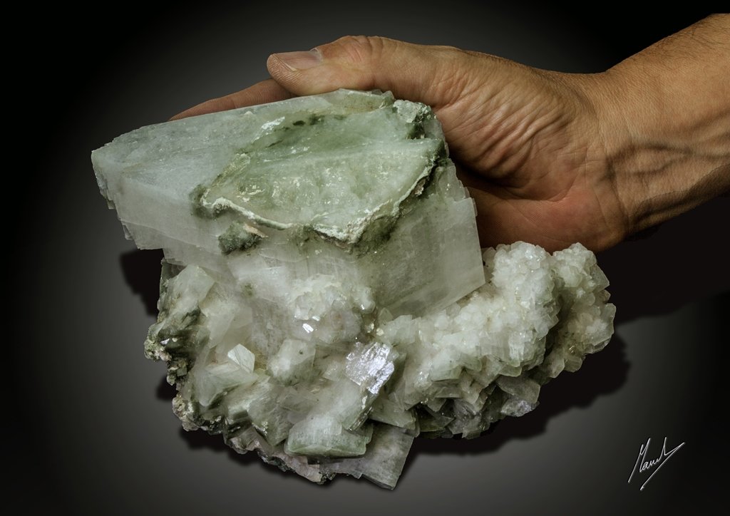 Ortoclasa (variedad adularia)
190 x 140 mm. Cristal: 118 mm. Peso 1713 g
(Autor: Manuel Mesa)