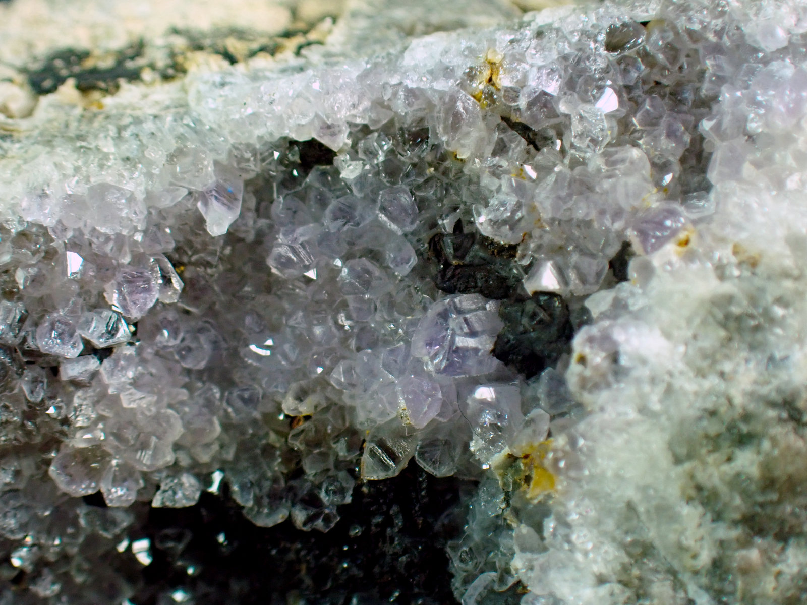 Cuarzo (variedad amatista)
Medida: 8,4 x 3,7 x 3,2 cms
(Autor: Joan Martinez Bruguera)