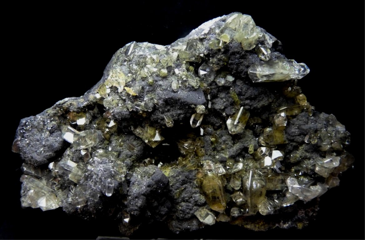 Anglesita y Galena.
120x80 mm.
(Autor: Jesus Franquesa Baucells)