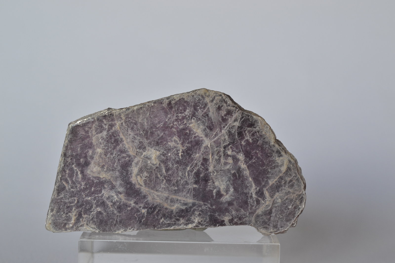 Lepidolita
7 x 4 x 0,6 cm
(Autor: Raúl S. Llorente)