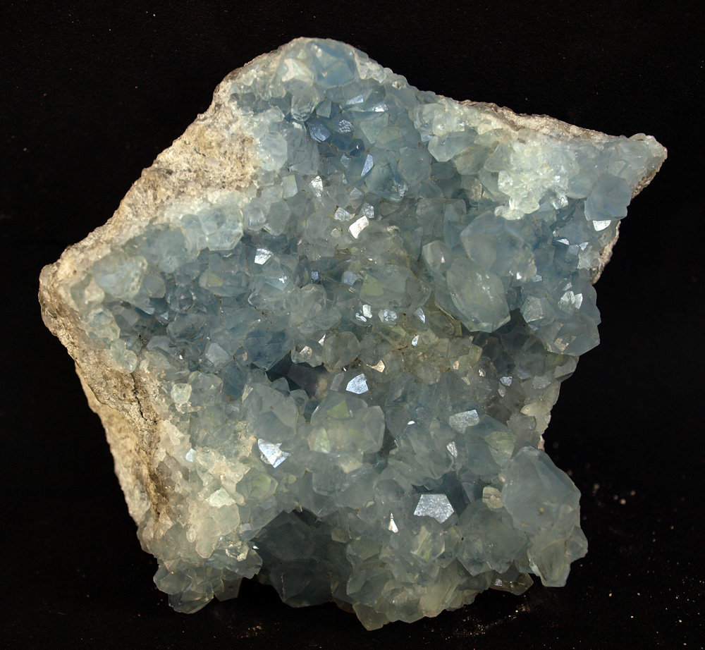 Celestina
9.5 x 9 cm
(Autor: Pedro Antonio)