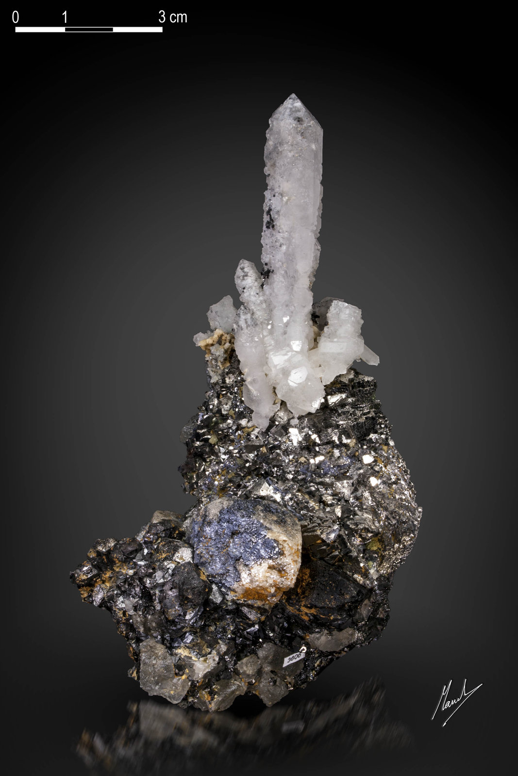 Cuarzo, Arsenopirita, Magnetita y Scheelita
128 X 73 mm
(Autor: Manuel Mesa)