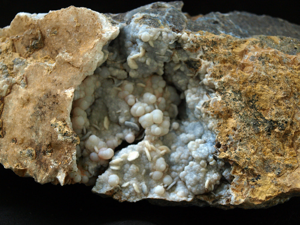 Cuarzo (variedad calcedonia)
17 x 10.5 cm
(Autor: Pedro Antonio)