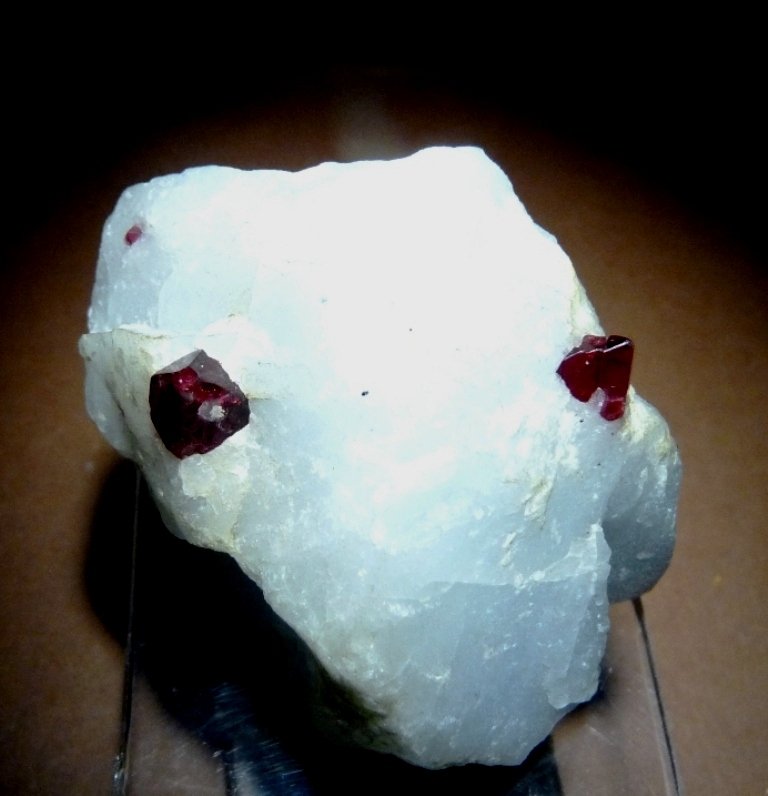 Espinela sobre Calcita.
50x45 mm
(Autor: Jesus Franquesa Baucells)