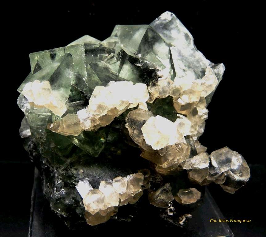 Fluorita y Calcita.
60x60 mm.
(Autor: Jesus Franquesa Baucells)