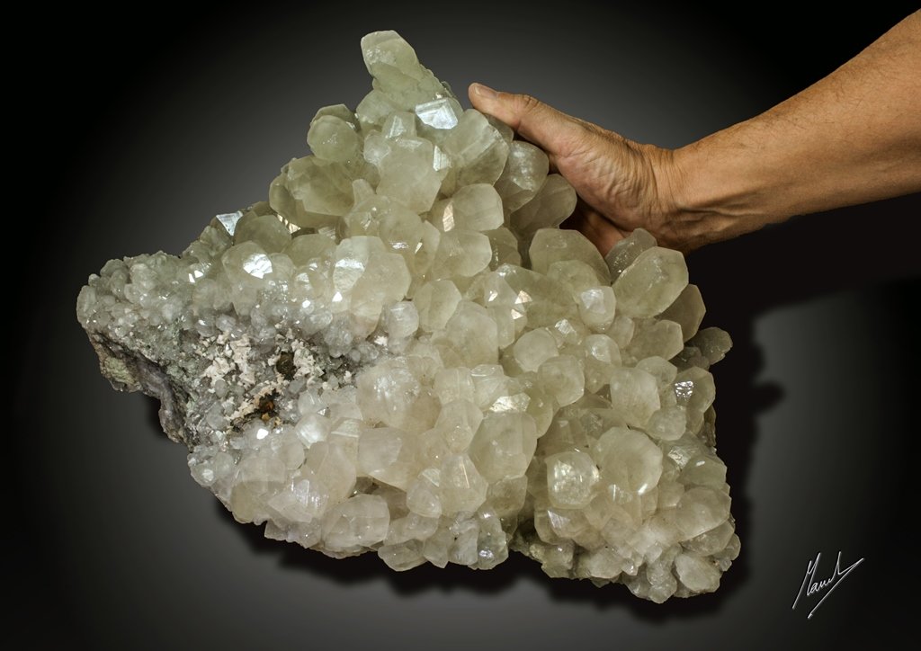 Calcita
370 x 330 mm. Cristal más grande 44mm. Peso 13500 g
(Autor: Manuel Mesa)