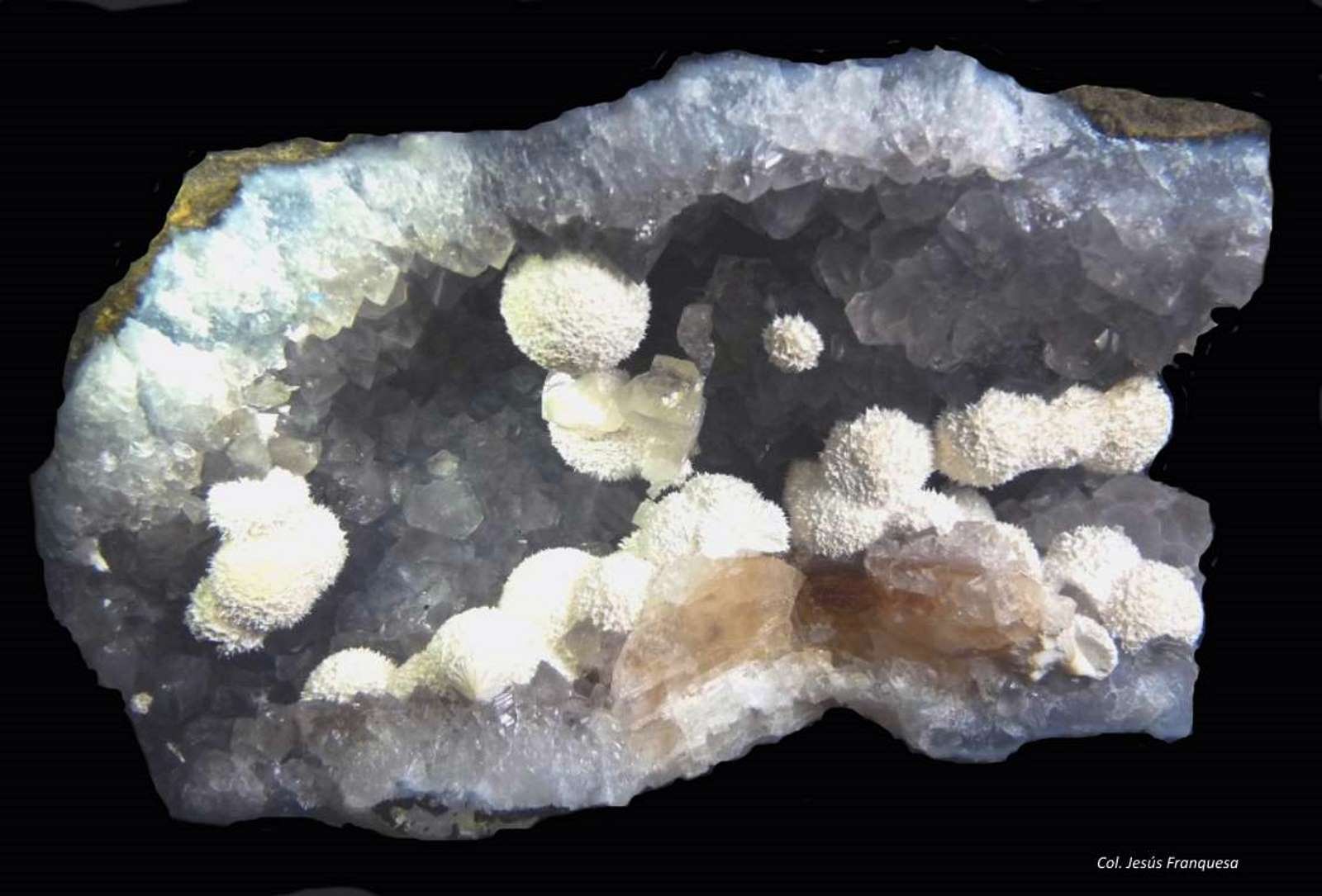 Mordenita y Cuarzo.
150x75 mm.
(Autor: Jesus Franquesa Baucells)