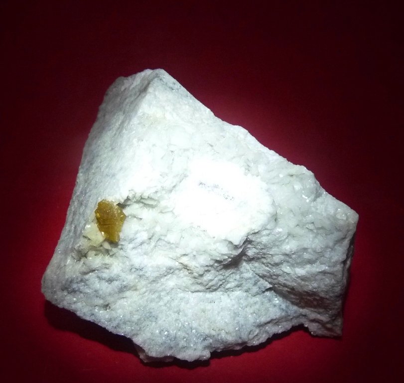 Hydroxylbastnäsita-(Ce) y Dolomita.
70x50 Cr. 8 mm.
(Autor: Jesus Franquesa Baucells)
