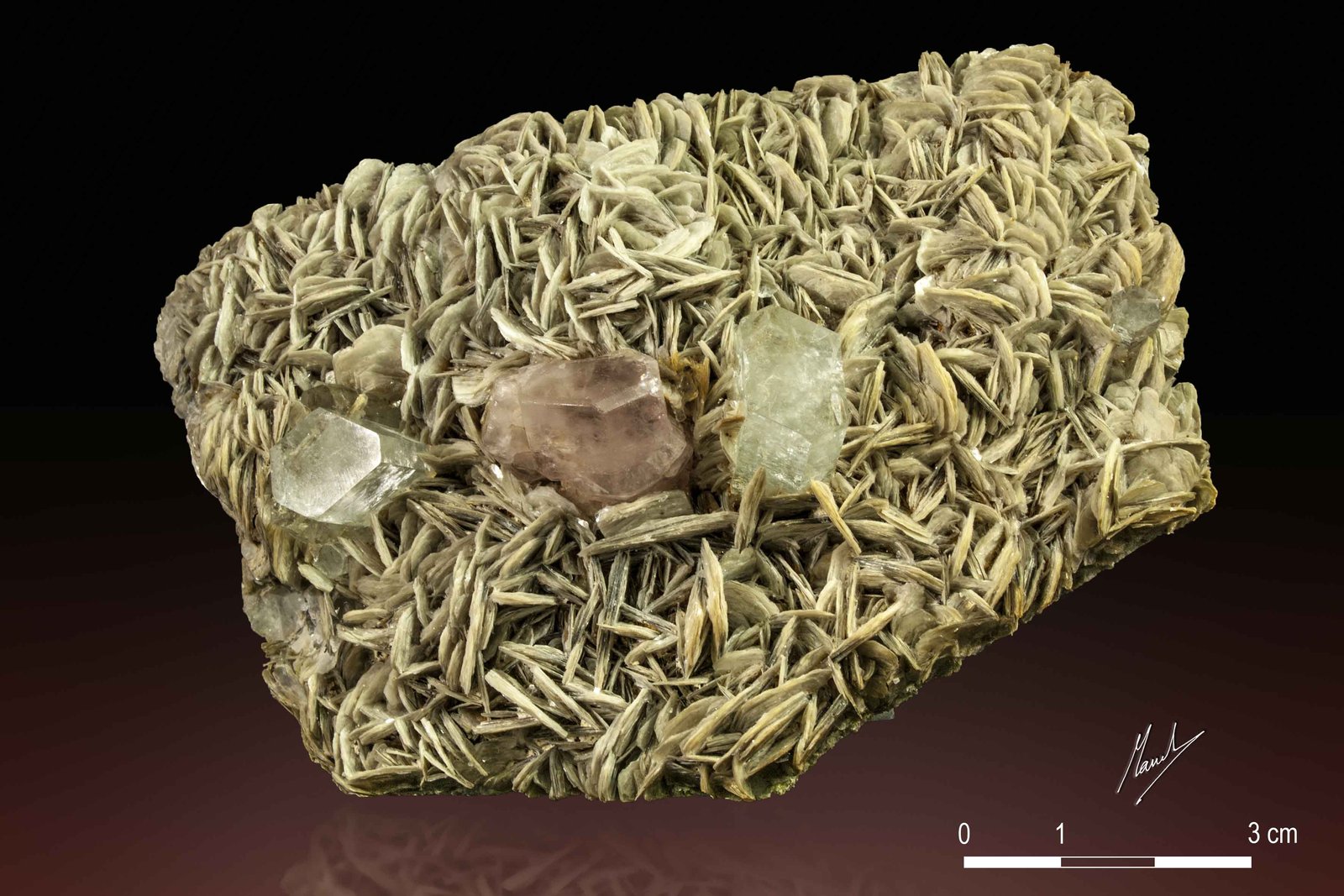 Berilo (variedad aguamarina) y Fluorapatito
112 x 79 mm
(Autor: Manuel Mesa)
