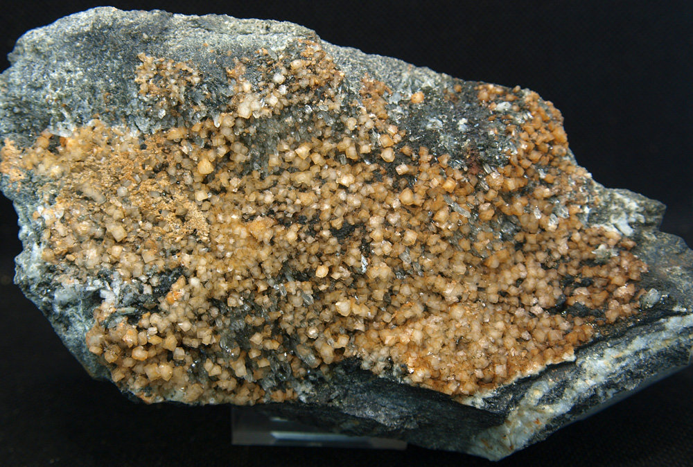 Dolomita, Cuarzo, Clorita
16 x 9 cm
(Autor: Pedro Antonio)