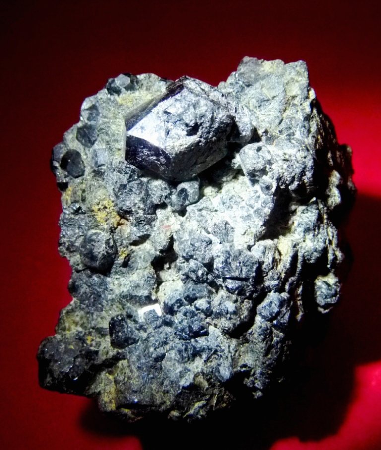 Perovskita
60x50 mm.
(Autor: Jesus Franquesa Baucells)