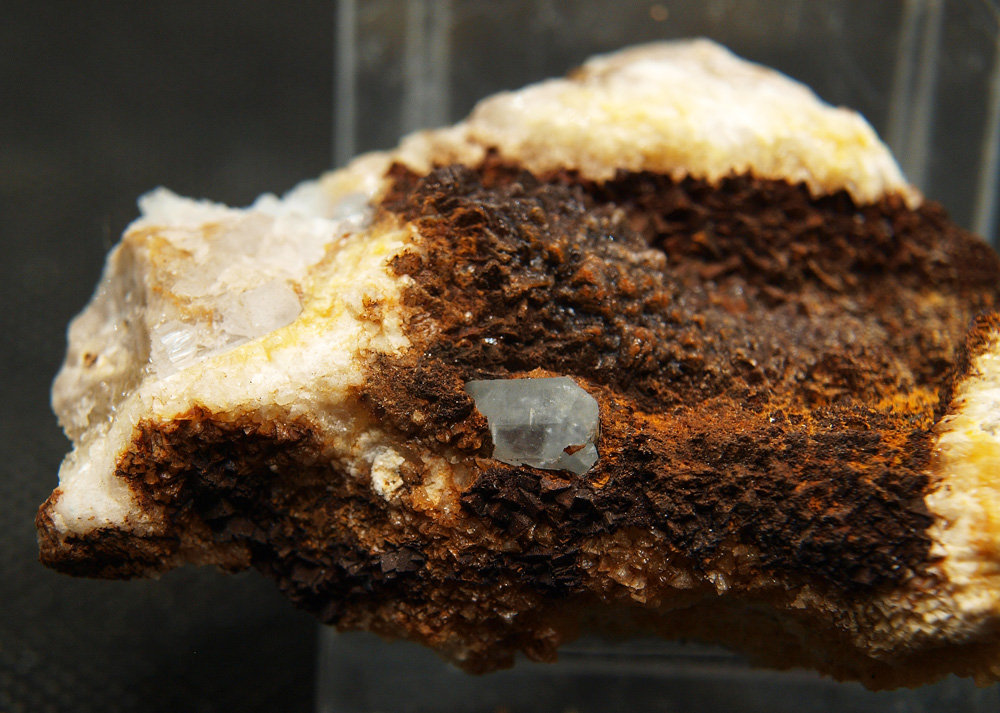 Celestina sobre óxidos de hierro
6 x 4 cm
(Autor: Pedro Antonio)