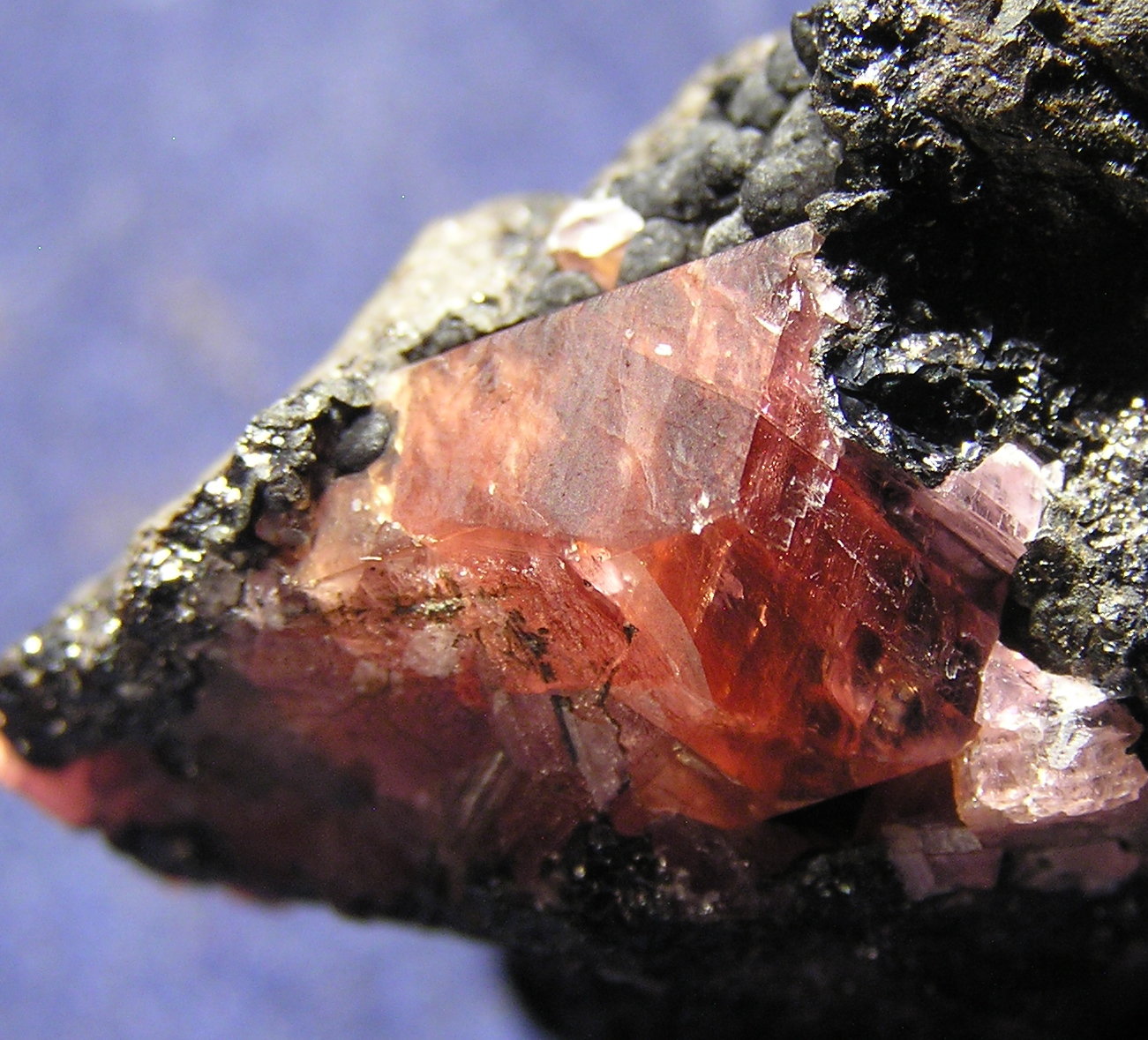 Rodocrosita
Cristal 1 cm
(Autor: Frederic Varela)