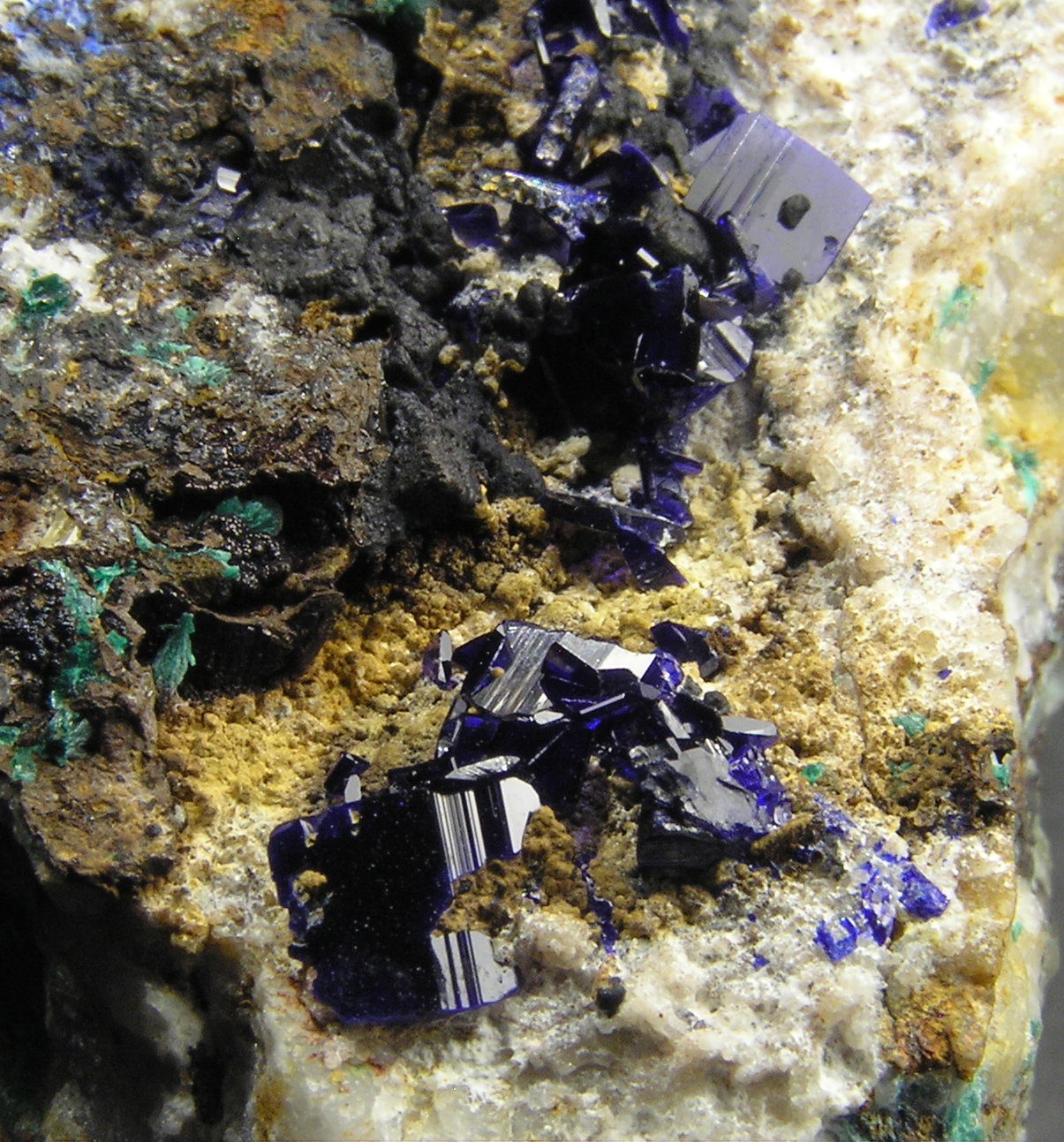 Azurita
Cristal mayor 0,5 cm
(Autor: Frederic Varela)