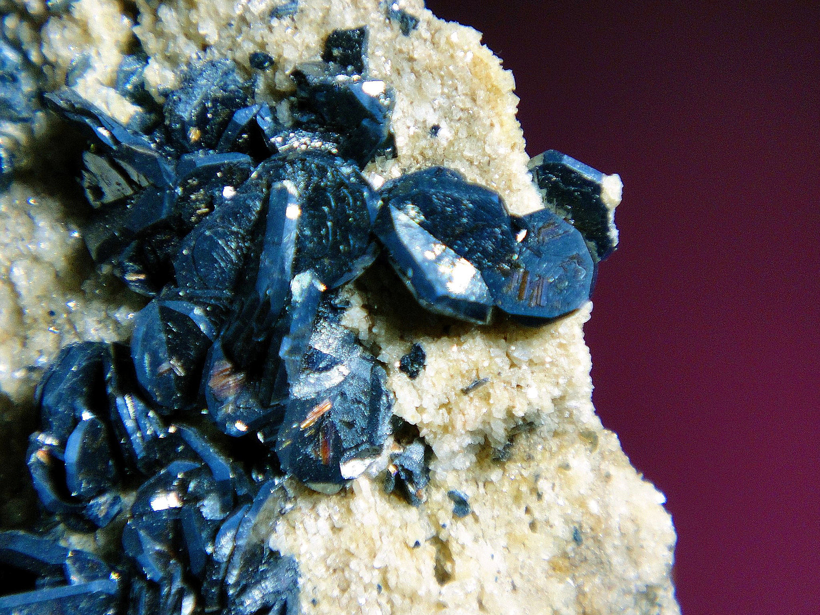 Hematites con Rutilo epitaxial
Campo de visión 3 cm.
(Autor: Antonio P. López)