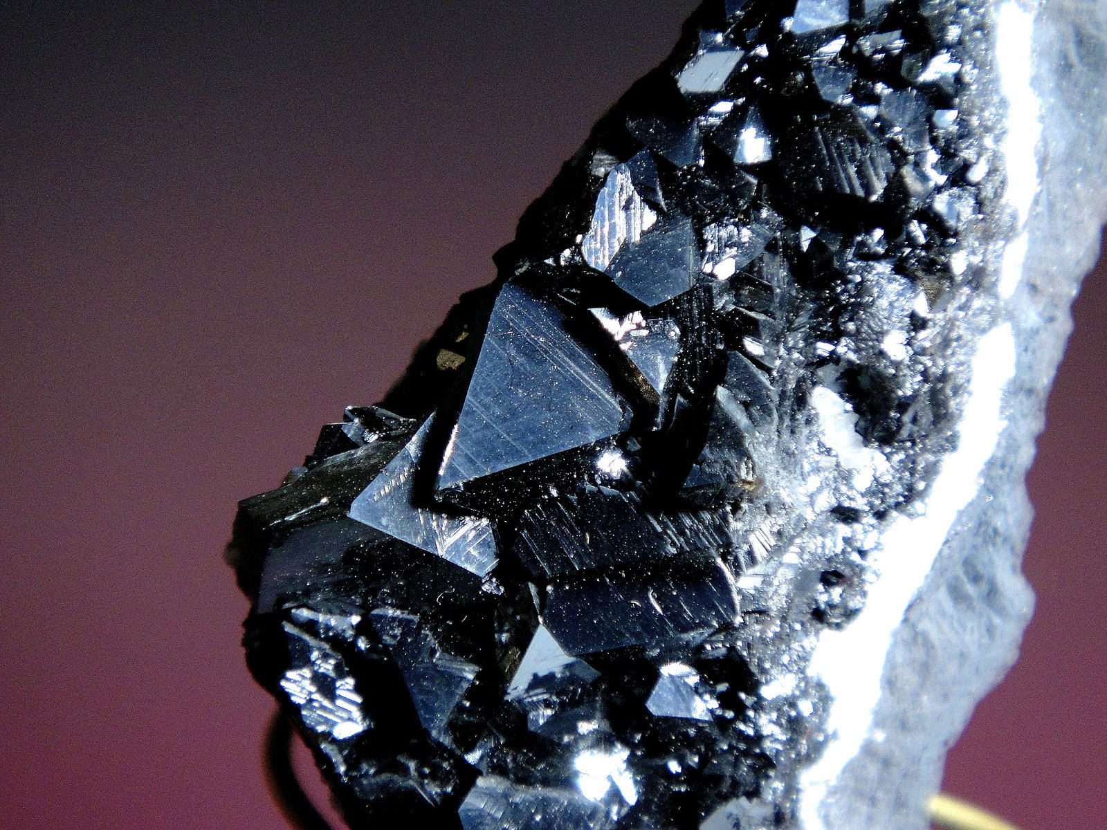 Hausmannita
Cristal mayor de 1 cm.
(Autor: Antonio P. López)