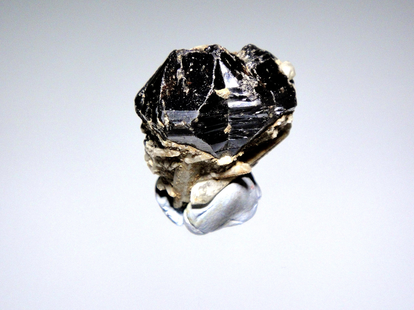 Casiterita
3 x 2 cm.
(Autor: Antonio P. López)