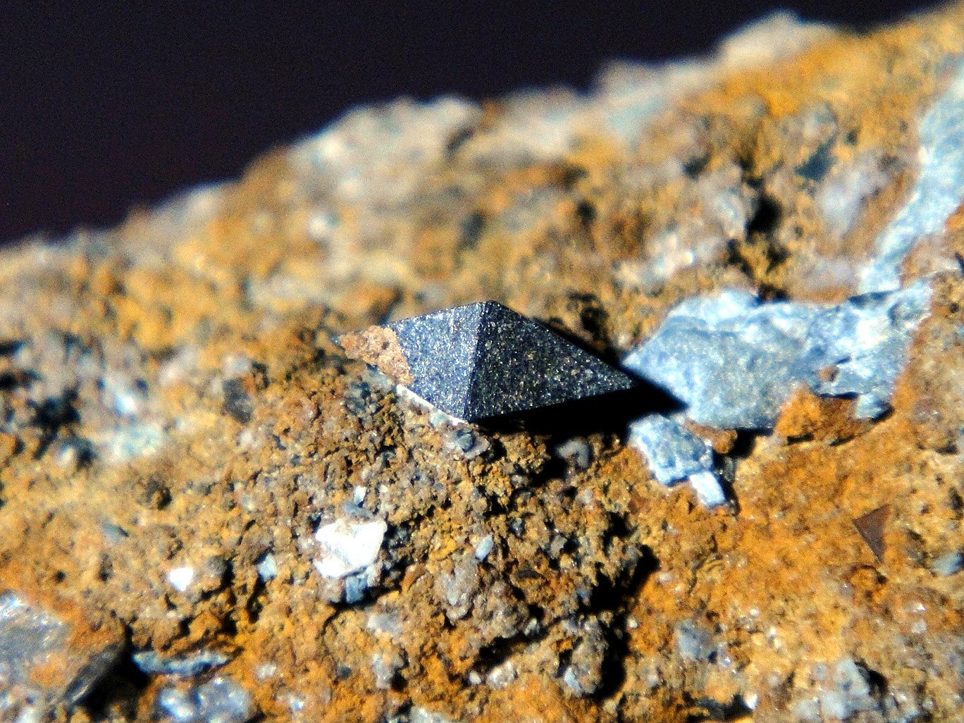 Anatasa
Cristal de 7 mm.
(Autor: Antonio P. López)