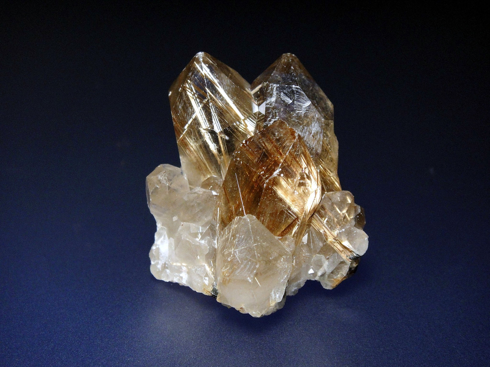 Rutilo en Cuarzo
3 x 3 cm.
(Autor: Antonio P. López)