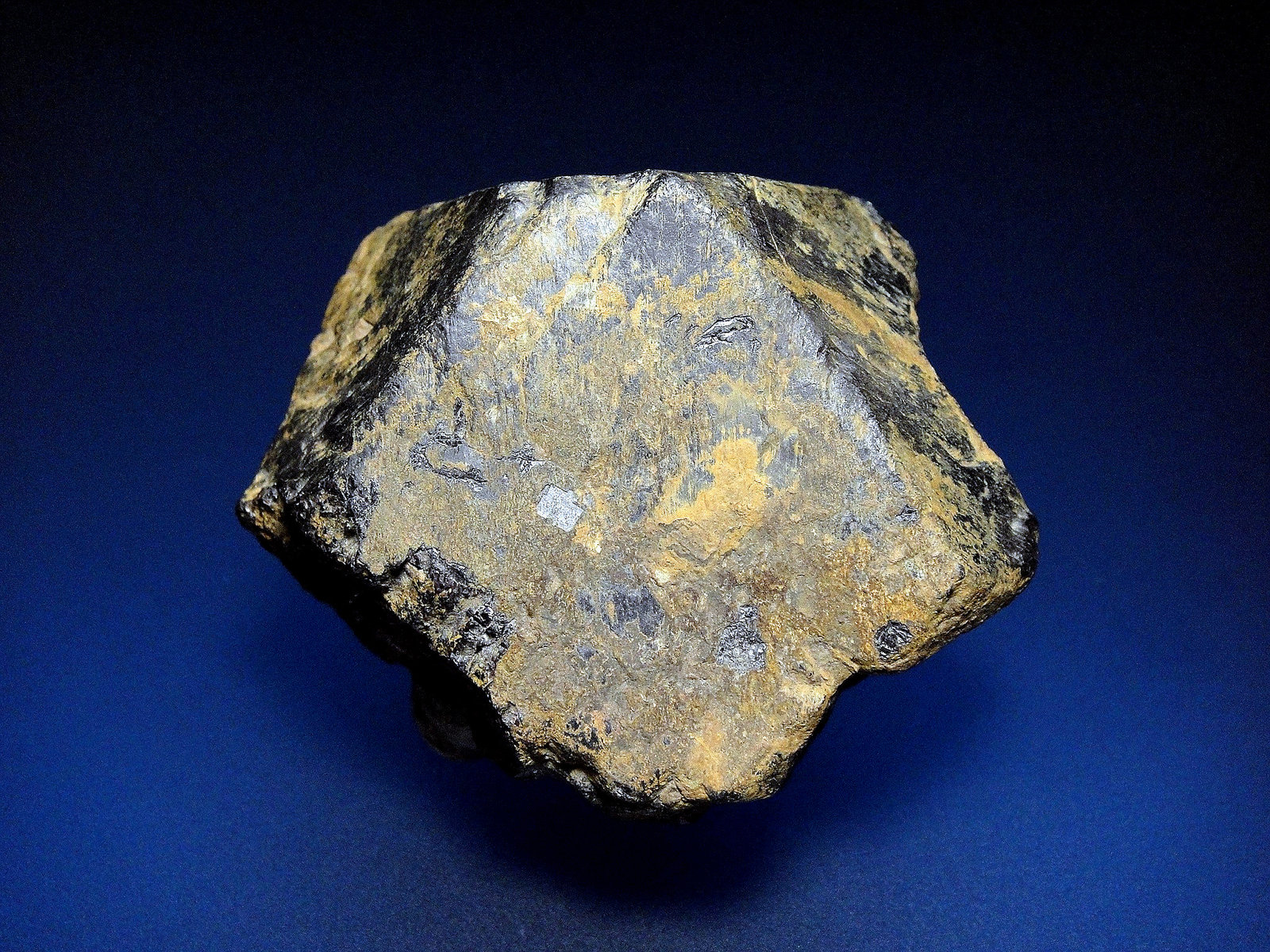 Rutilo (variedad rutilo niobífero)
7 x 5 cm.
(Autor: Antonio P. López)