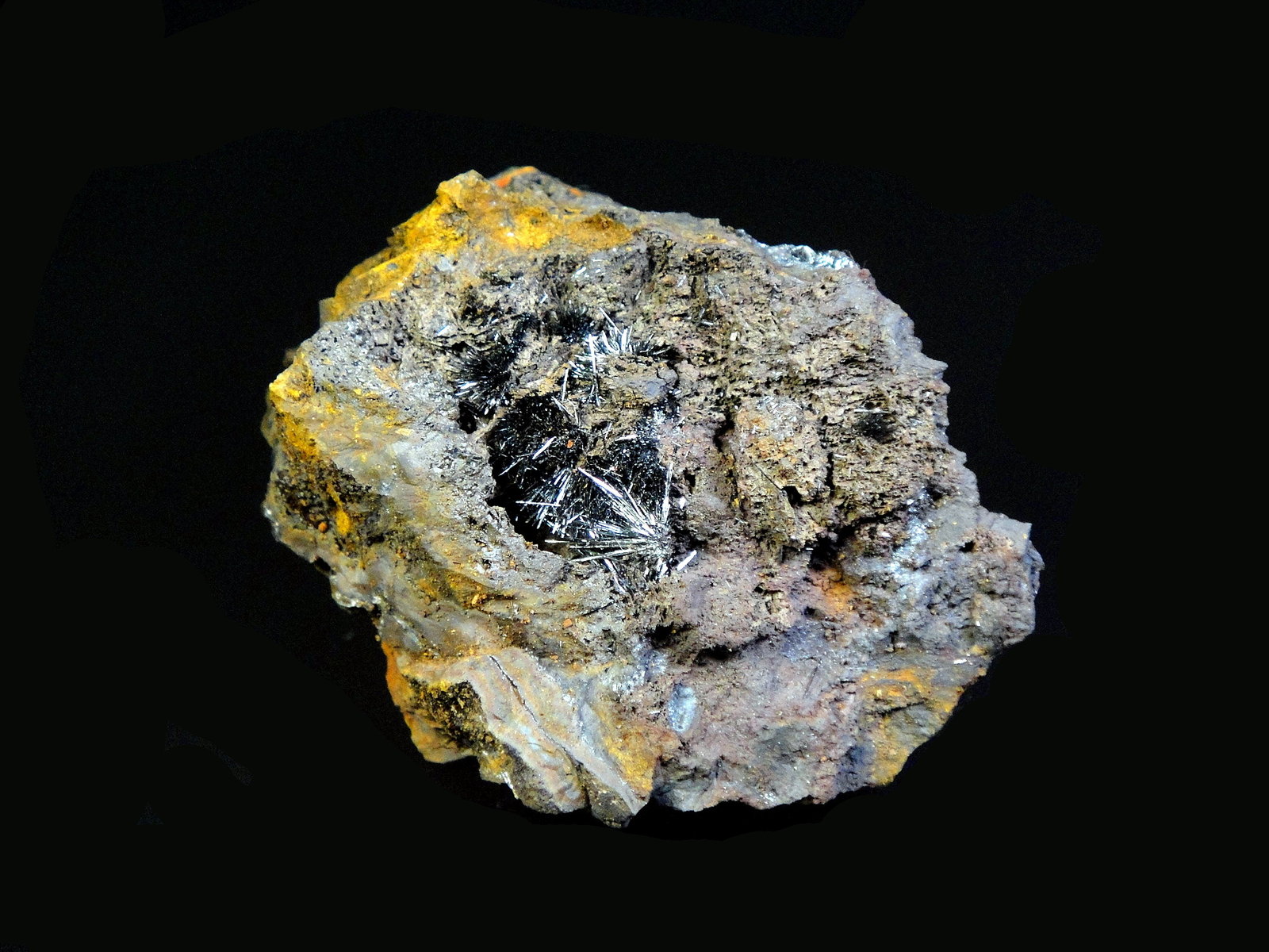 Pirolusita
6 x 4 cm.
(Autor: Antonio P. López)