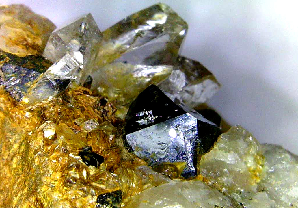 Casiterita y Cuarzo
Cristal de 4 mm.
(Autor: Antonio P. López)