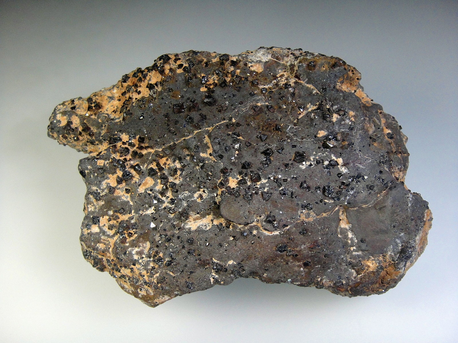 Magnetita
10 x 6 cm.
(Autor: Antonio P. López)