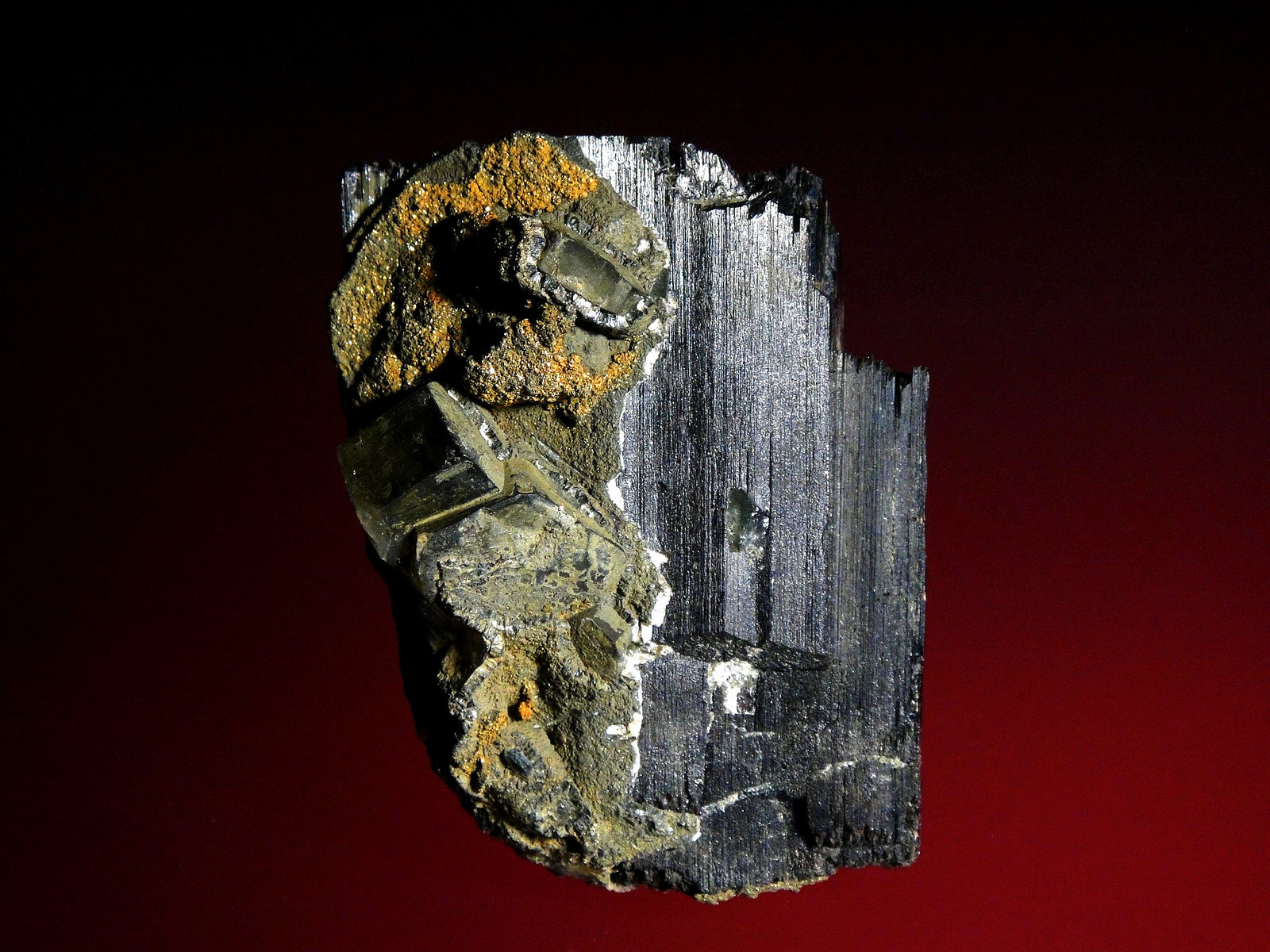 Ferberita, Fluorapatito
6 x 5 cm.
(Autor: Antonio P. López)