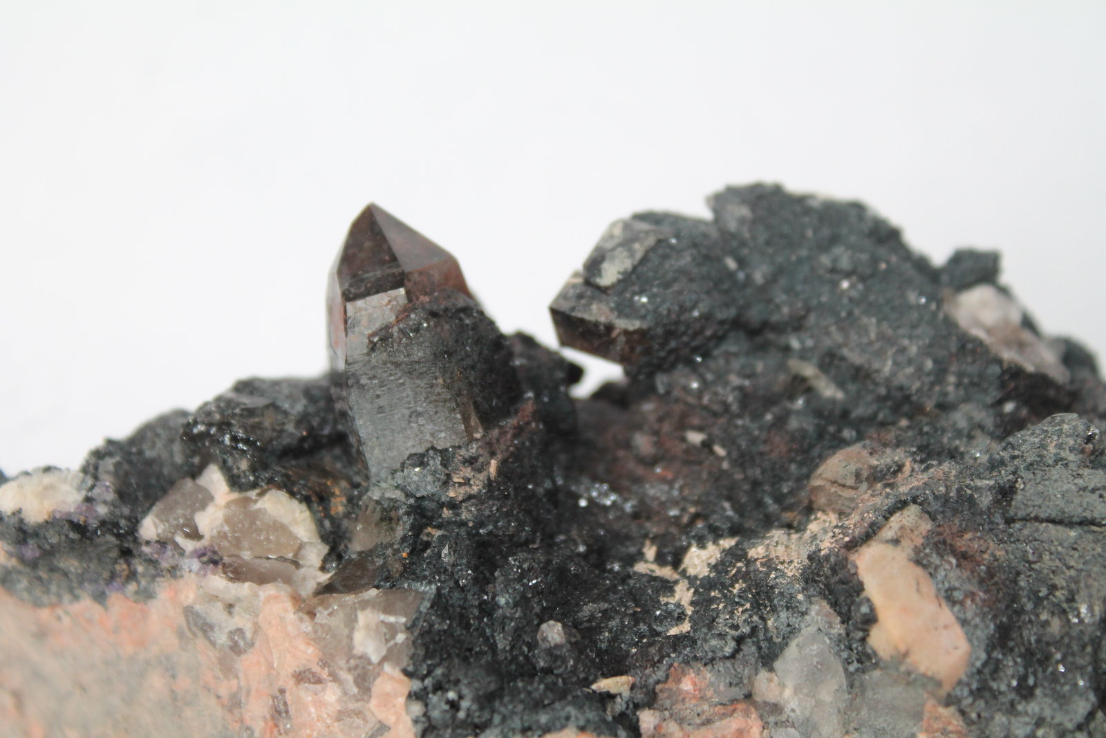 Cuarzo (variedad ahumado) y Chamosita
9 x 8 cm.
(Autor: Rafael varela olveira)
