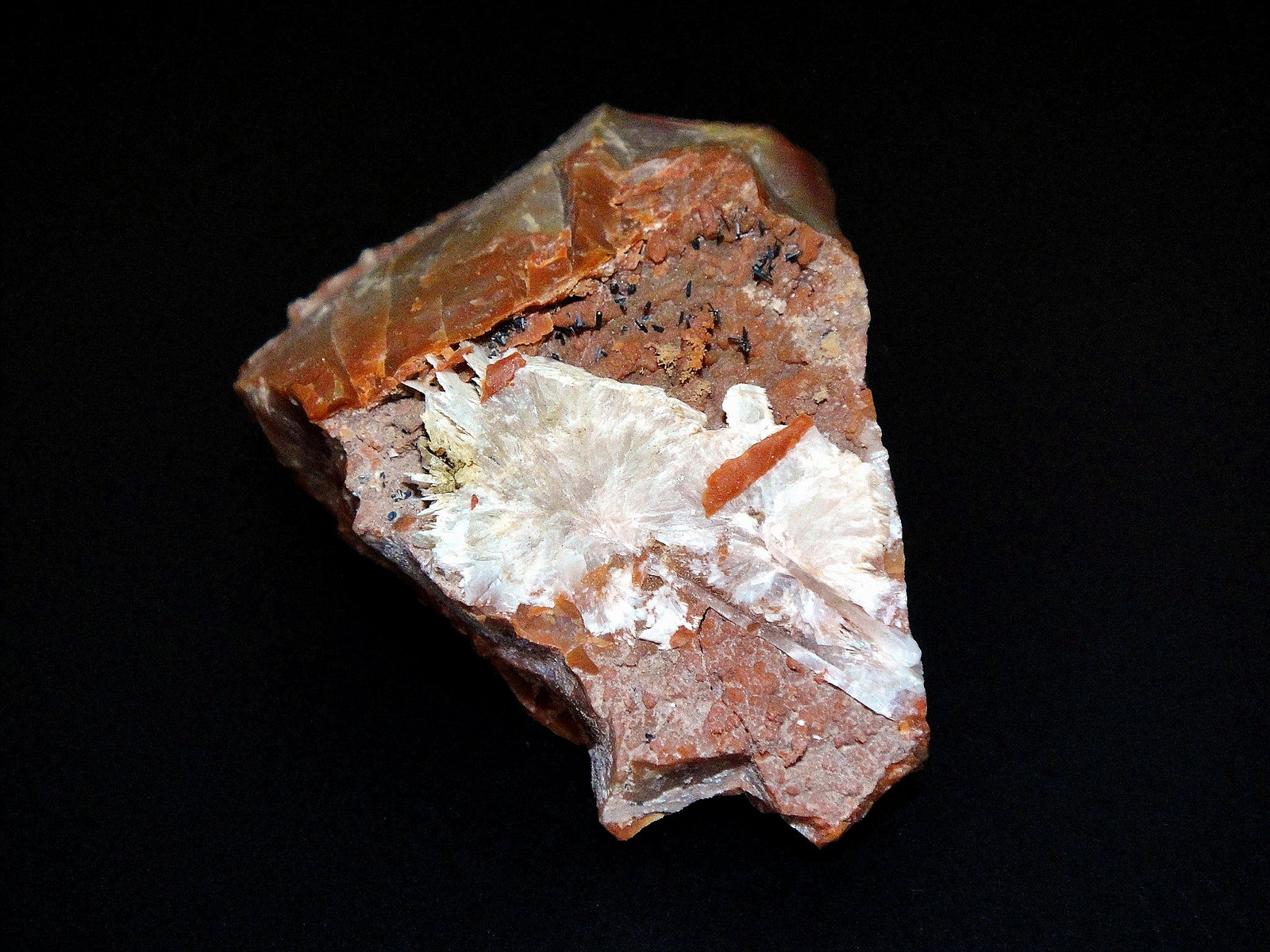 Groutita
6 x 5 cm.
(Autor: Antonio P. López)